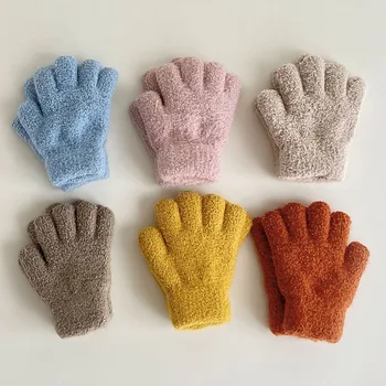 Детские вязаные бархатные перчатки, зимние теплые детские варежки с полными пальцами, милые однотонные мягкие флисовые уличные перчатки для 3-6 лет