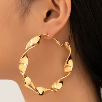 Панк-позолоченные серьги-кольца с закручивающимся большим кругом, модные волнистые геометрические серьги-кольца для женщин, простые аксессуары для ушей для девочек